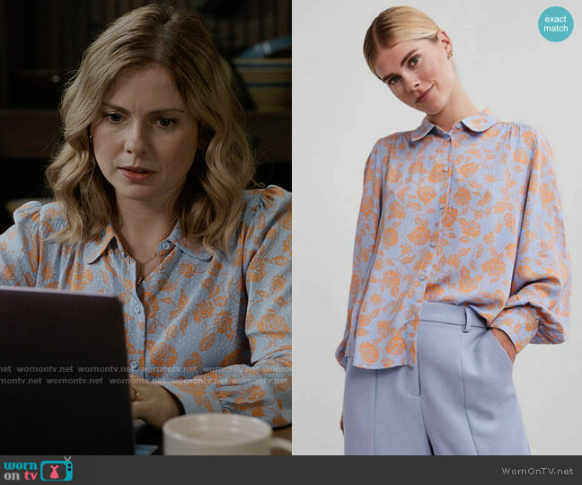 Y.A.S. Meggie Shirt worn by Sam (Rose McIver) on Ghosts