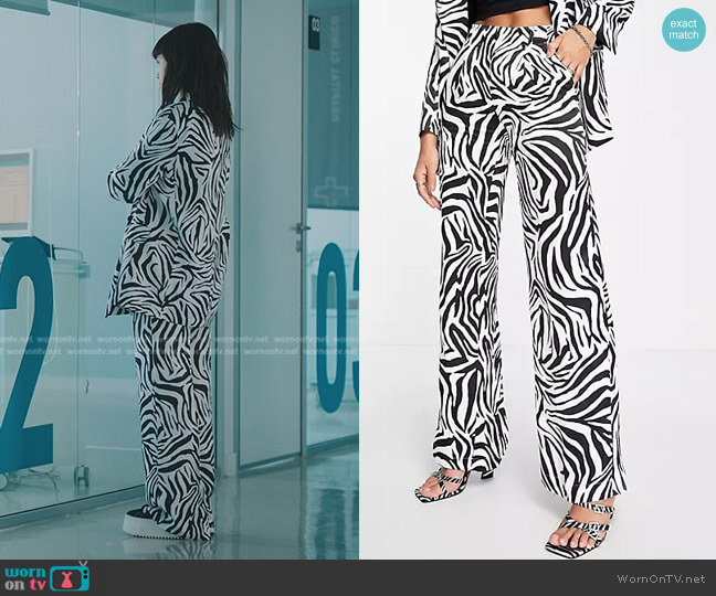 Bershka Satin Wide Leg Pants in zebra print worn by Mencia Blanco (Martina Cariddi) on Elite