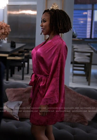 Andi's pink robe on Tyler Perrys Sistas