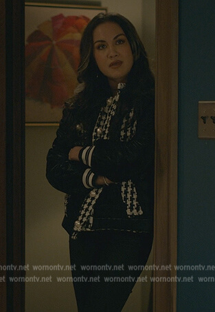 Cindy's black puffer jacket with knit trim on Stargirl