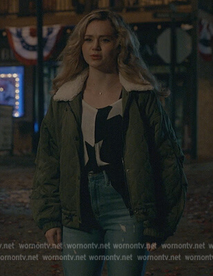 Courtney's green quilted sherpa jacket on Stargirl