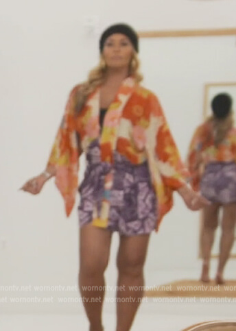 Gizelle’s mixed floral print robe on The Real Housewives of Potomac