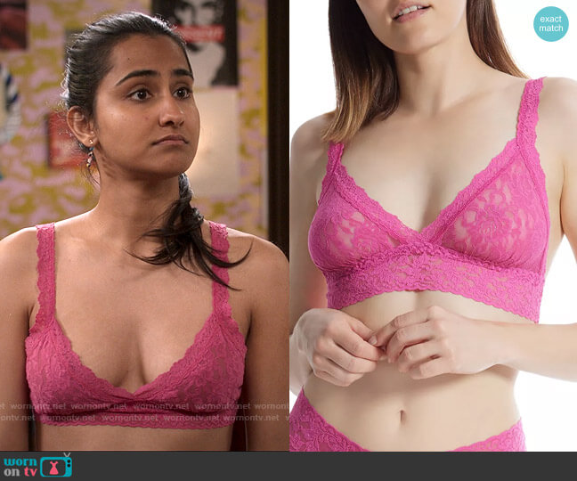 Hanky Panky Signature Lace Crossover Bralette in Dragon Fruit Pink worn by Bela Malhotra (Amrit Kaur) on The Sex Lives of College Girls