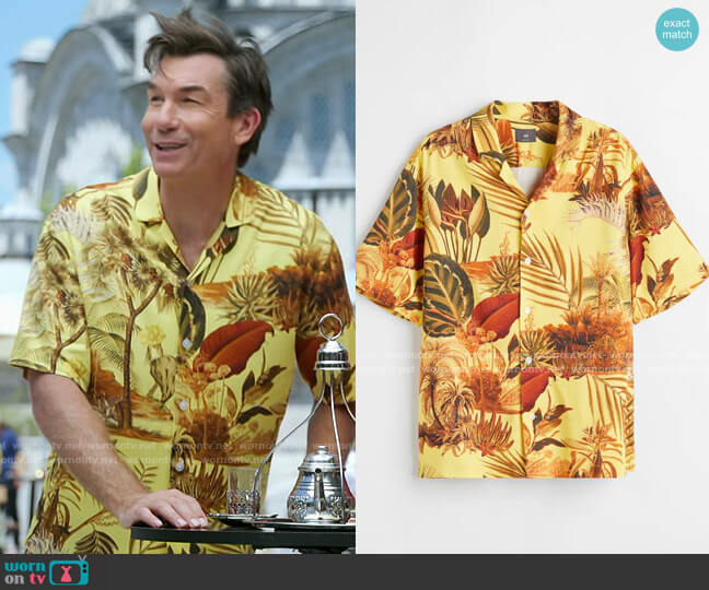 H&M Relaxed Fit Resort Shirt in Yellow Leaf Print worn by Jerry O'Connell on The Real Love Boat