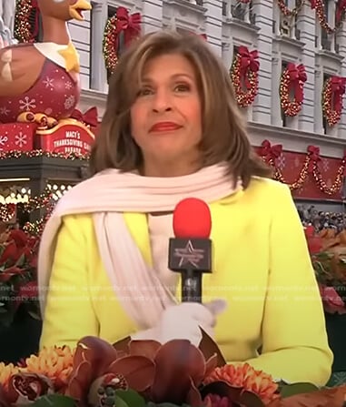 Hoda’s yellow coat at Macy’s Thanksgiving Parade