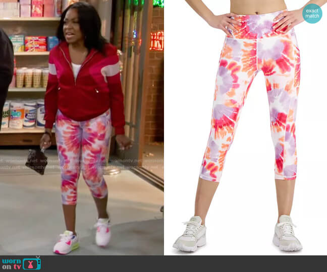 ID Ideaology Compression Dye-Print Side-Pocket Cropped Leggings in Dye Peach worn by Tina (Tichina Arnold) on The Neighborhood