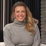 Jodie Sweetin’s gray turtleneck sweater on E! News