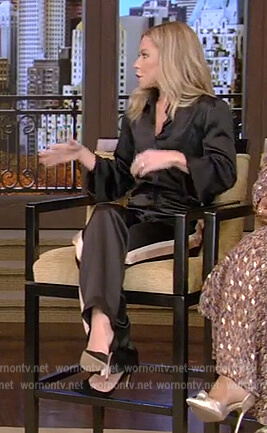 Kelly’s black side stripe pants and pumps on Live with Kelly and Ryan