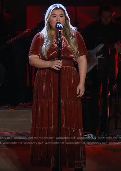 Kelly’s orange velvet maxi dress on The Kelly Clarkson Show