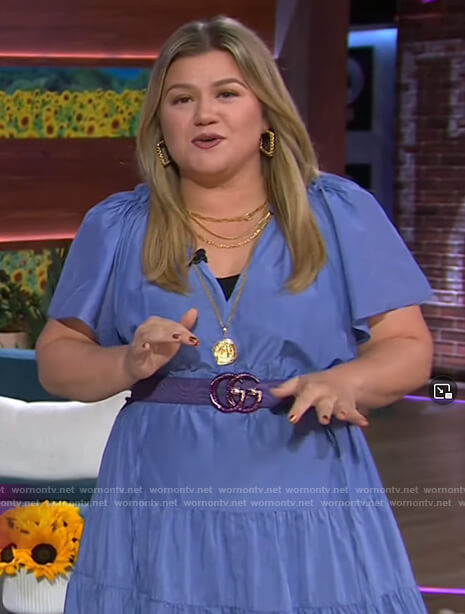 Kelly's blue Gucci belt on The Kelly Clarkson Show