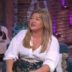 Kelly’s teal green floral skirt on The Kelly Clarkson Show