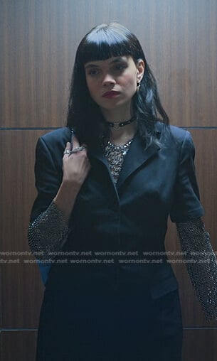Mencia’s black open-back blazer dress on Elite