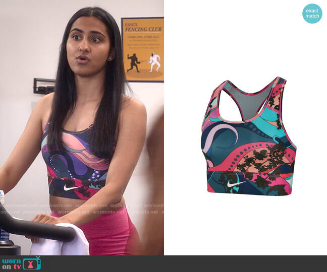 Nike Swoosh Icon Clash Sports Bra worn by Bela Malhotra (Amrit Kaur) on The Sex Lives of College Girls