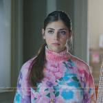 Sara’s floral turtleneck sweater on Elite