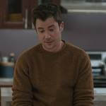 Zeke’s brown cashmere sweater on Manifest