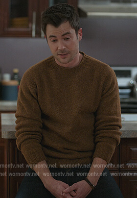 Zeke’s brown cashmere sweater on Manifest
