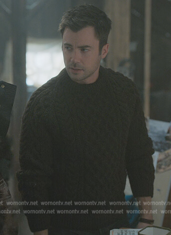 Zeke's green cable knit sweater on Manifest