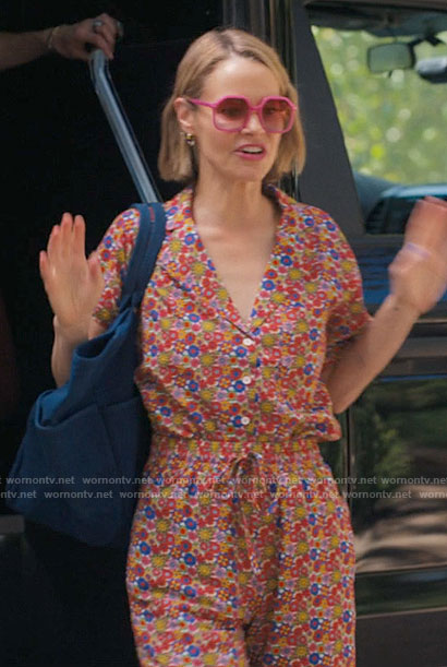Alice's floral shirt and pants set with pink sunglasses on The L Word Generation Q
