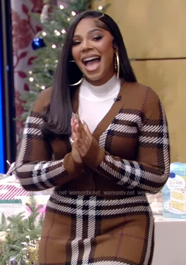 Ashanti’s beige plaid cropped cardigan and skirt on Live with Kelly and Ryan