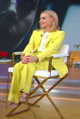 Aubrey Plaza’s yellow blazer and pants on Good Morning America