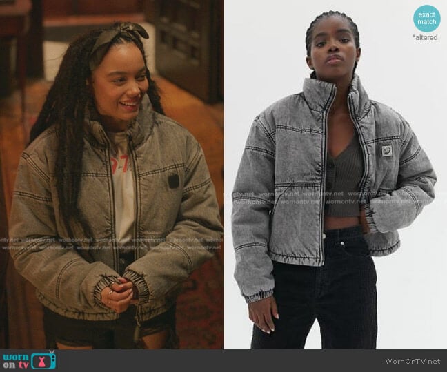 BDG Ash Grey Denim Puffer Jacket worn by Zoya Lott (Whitney Peak) on Gossip Girl