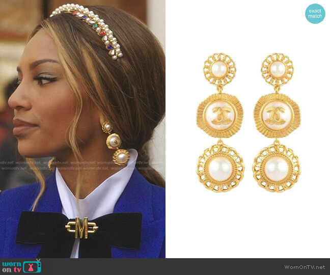 Chanel 2021 Logo Faux-Pearl Dangle Earrings worn by Monet de Haan (Savannah Lee Smith) on Gossip Girl