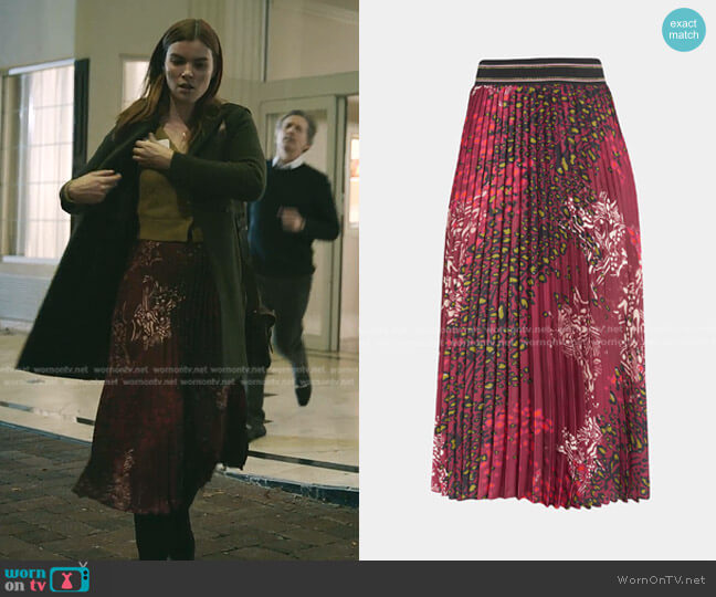 Cade’s red printed pleated skirt on The Resident