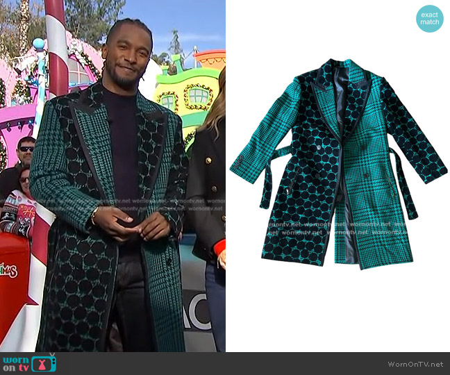 Grayscale Riddlers Houndstooth Overcoat worn by Scott Evans on Access Hollywood