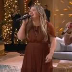 Kelly’s brown maxi dress on The Kelly Clarkson Show