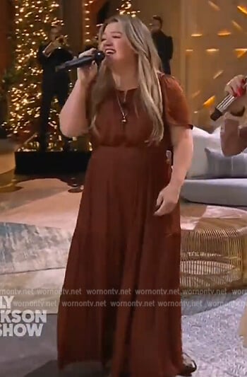 Kelly’s brown maxi dress on The Kelly Clarkson Show