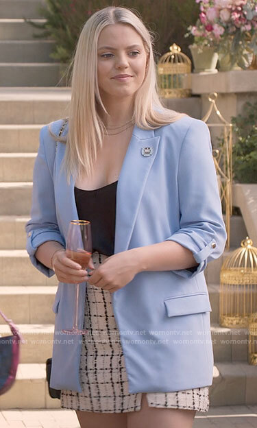 Leighton’s light blue blazer and tweed buttoned skirt on The Sex Lives of College Girls