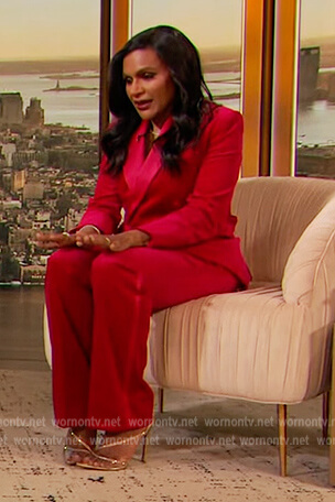 Mindy Kaling’s pink velvet double breasted blazer on The Drew Barrymore Show