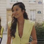 Mindy’s white and gold shoulder bag on Emily in Paris