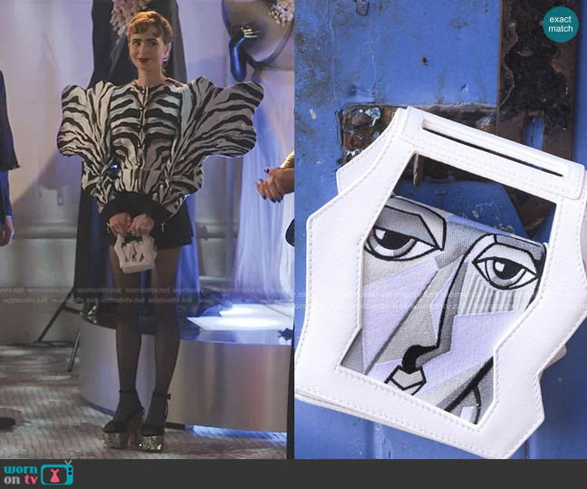 Nadia Chellaoui Baby Calips’Oh Bag worn by Emily Cooper (Lily Collins) on Emily in Paris