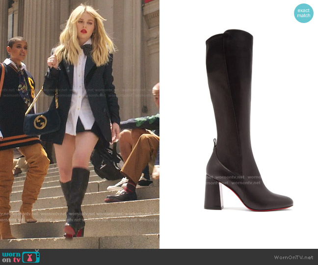 Christian Louboutin Kronobotte Leather Knee Boots in Black worn by Audrey Hope (Emily Alyn Lind) on Gossip Girl