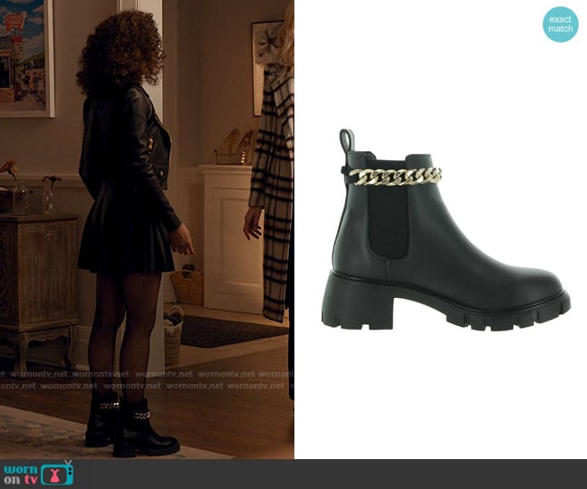 Steve Madden Hamlet Chain Boots worn by Ginny Miller (Antonia Gentry) on Ginny & Georgia