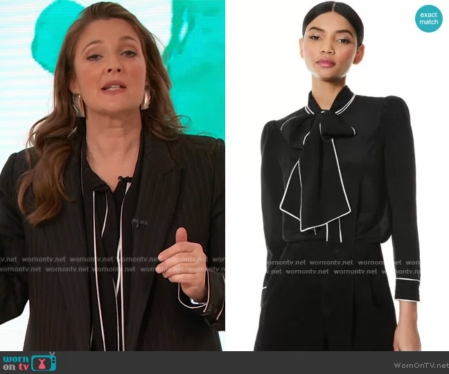 Alice + Olivia Jeannie Bow Collar Button Down Blouse worn by Drew Barrymore on The Drew Barrymore Show