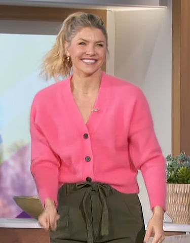 Amanda's pink cardigan on The Talk