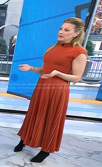 Dr. Anne Negrin’s brown pleated dress on Today