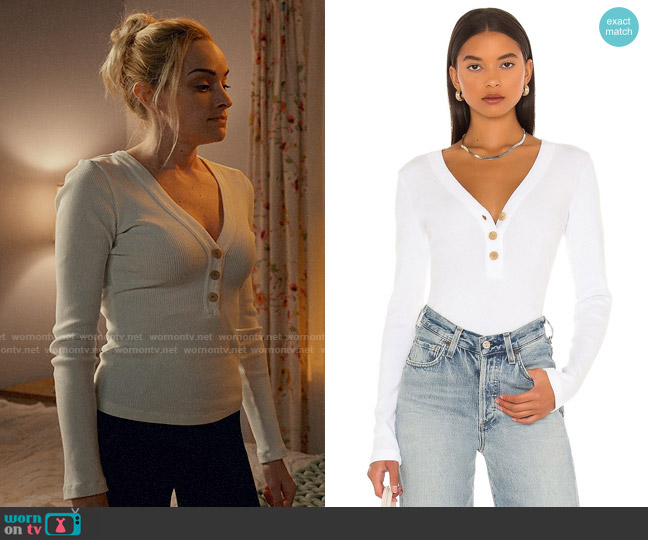 Citizens of Humanity Scarlett Rib Henley worn by Georgia Miller (Brianne Howey) on Ginny & Georgia