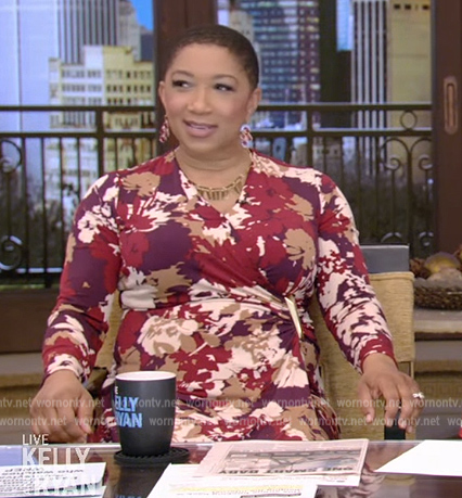 Deja Vu’s floral wrap dress on Live with Kelly and Ryan