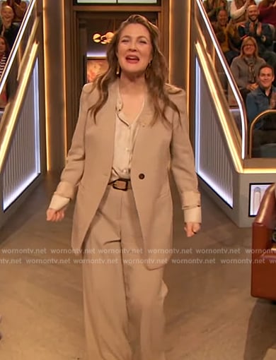 Drew’s beige blazer and pants on The Drew Barrymore Show