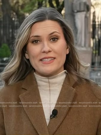 Erin McLaughlin’s beige windowpane sweater on Today