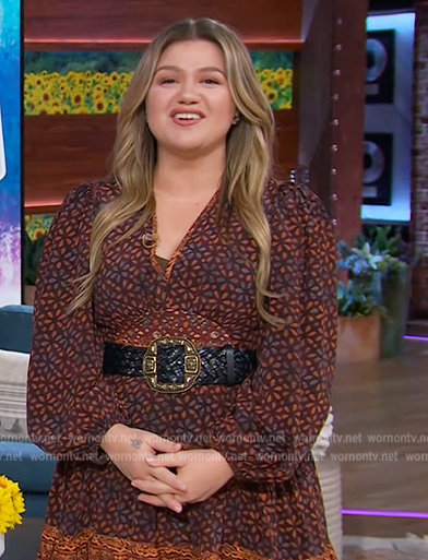 Kelly’s brown floral print mini dress on The Kelly Clarkson Show