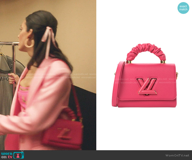 Louis Vuitton Taurillon Smooth Calfskin Scrunchie Twist One Handle worn by Luna La (Zión Moreno) on Gossip Girl