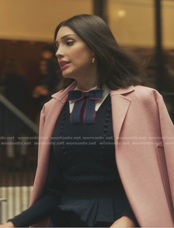 Luna’s navy collared sweater and pink coat on Gossip Girl