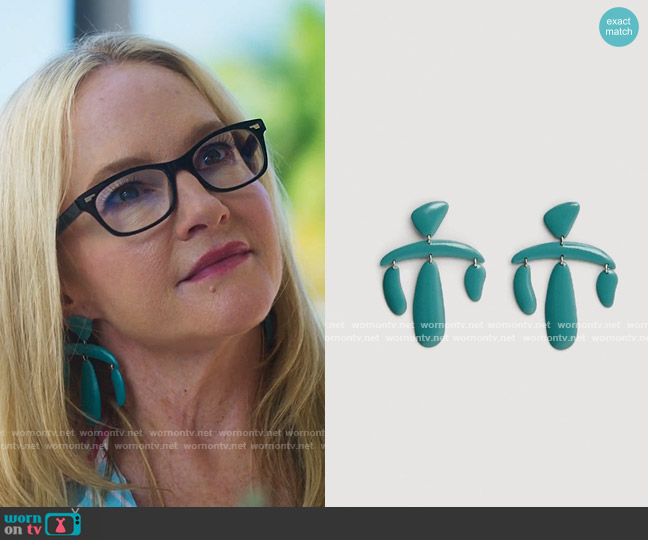 Mango Statement Earrings worn by Tara Bendetti (Rachael Harris) on Fantasy Island