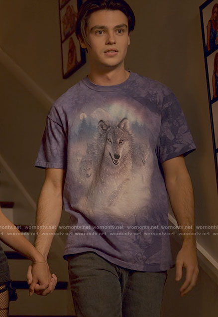 Marcus's purple wolf graphic t-shirt on Ginny & Georgia