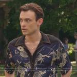 Max’s blue floral shirt on Gossip Girl