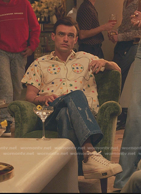 Max's white embroidered short sleeve shirt on Gossip Girl
